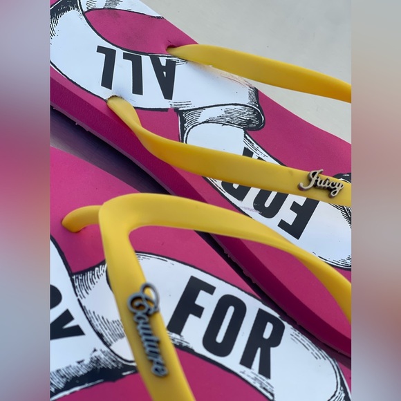 NEW ⭐️ Juicy Couture Hot Pink Flip Flops Size 10 Women’s - Picture 3 of 4